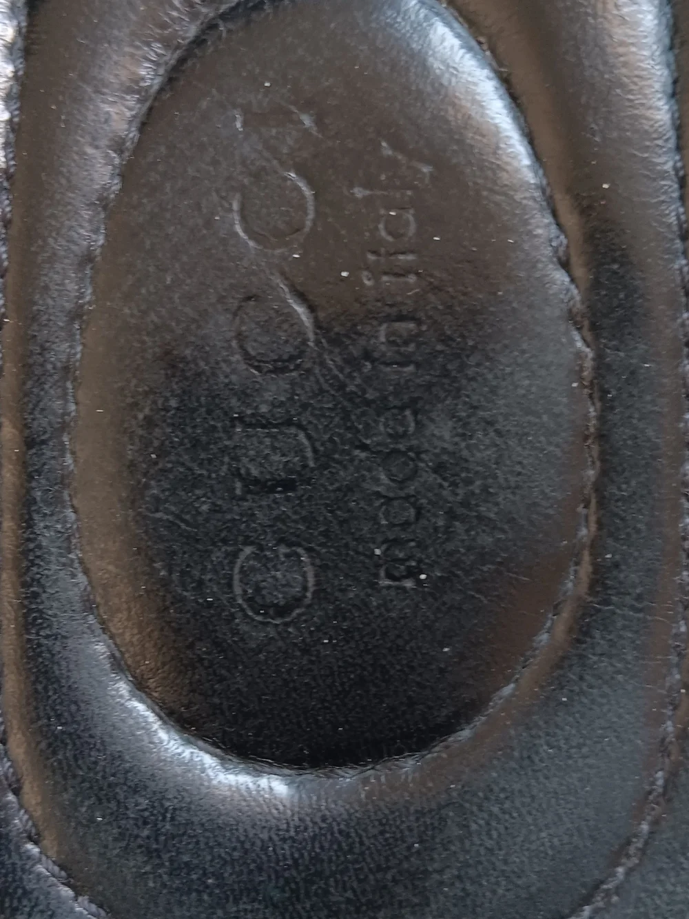 Gucci Black Leather Flip Flops with Green and Red Stripe